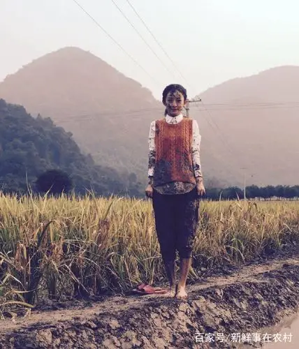 赵丽颖被称为女神,私下在大山老家种地样子很是可爱.