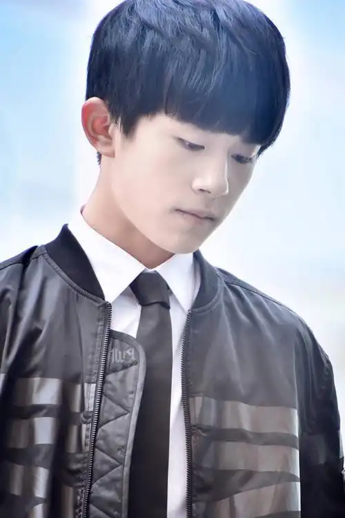 tfboys易烊千玺 160328 超少年密码 高清 cr.logo