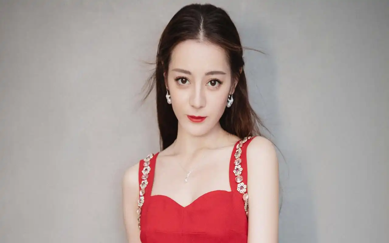 迪丽热巴吊带红裙性感写真图片壁纸高清大图预览1920x1200_大陆明星