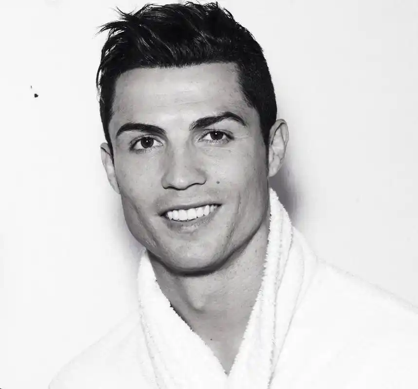 原创足坛史上九大帅哥黑白照风采小贝c罗领衔来看看有没有你喜欢的