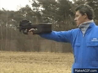 p90后坐力极小,单手轻松掌控