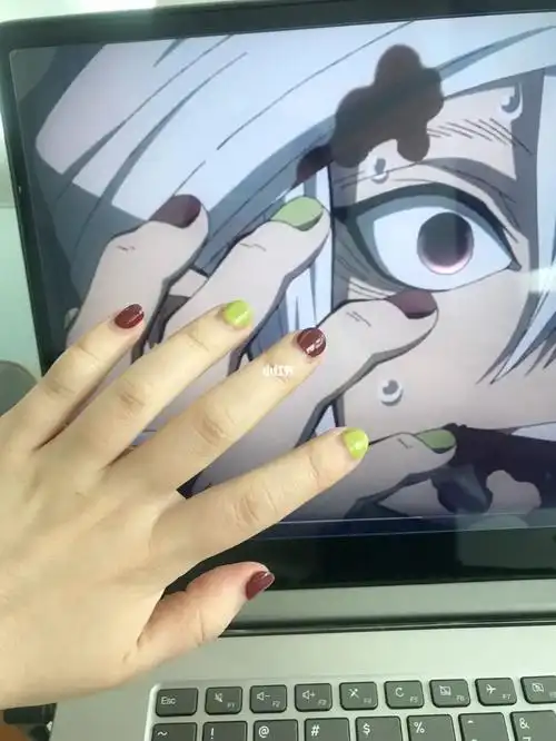 年前拿着天元sama的图给美甲店小姐姐的时候收获她们疑惑目光,试色的