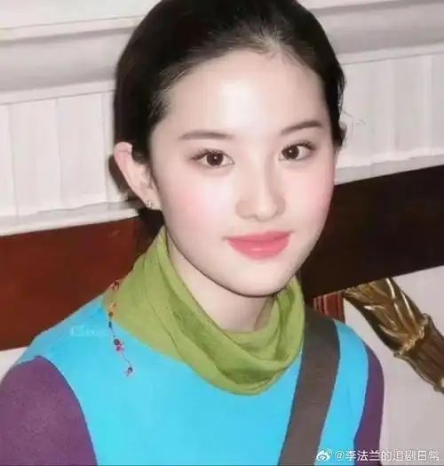 刘亦菲初中旧照曝光
