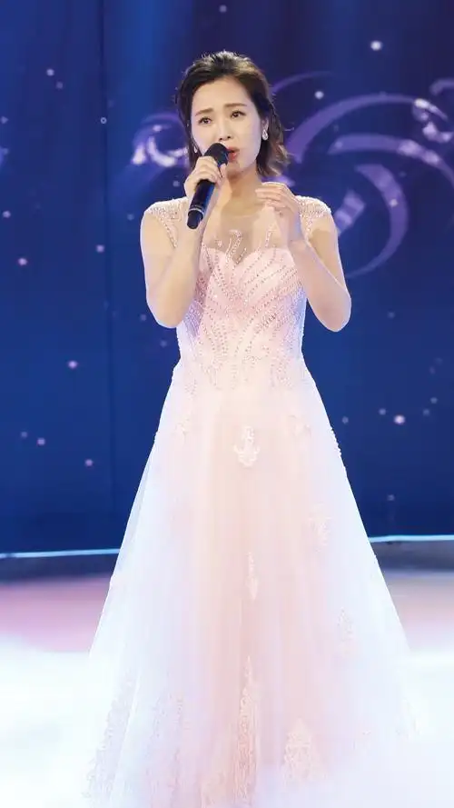 民歌中国 云朵放声高歌