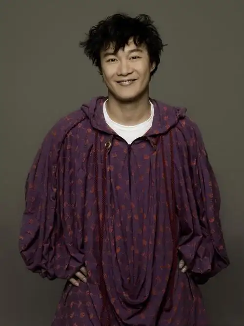 陈奕迅浮夸的衣服