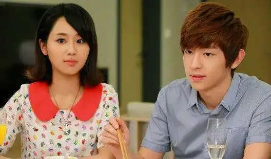 杨紫被问与邓伦拍吻戏害羞吗?12个字回答,让网友大呼太耿直了