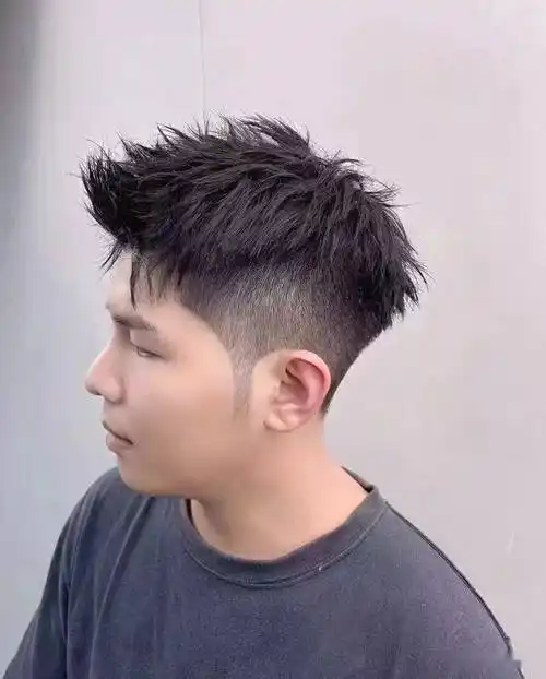两侧推短头顶抓抓就是不一样,剪就对了_发型_男士_头发