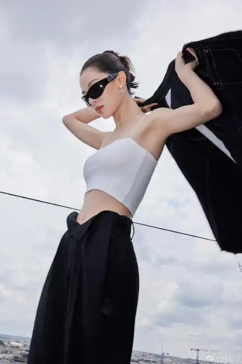 钟楚曦拽姐##钟楚曦巴黎看秀造型