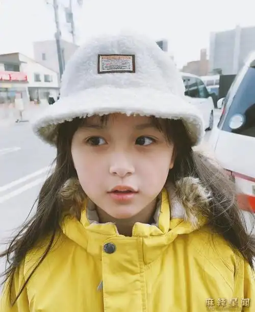 刘楚恬近照 12岁女孩颜值逆天长大腿吸睛