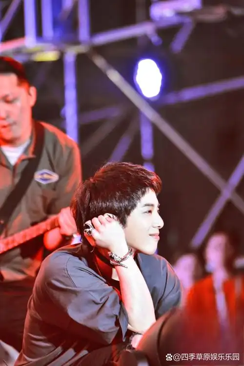 华晨宇还超级可爱,时常露出那迷人