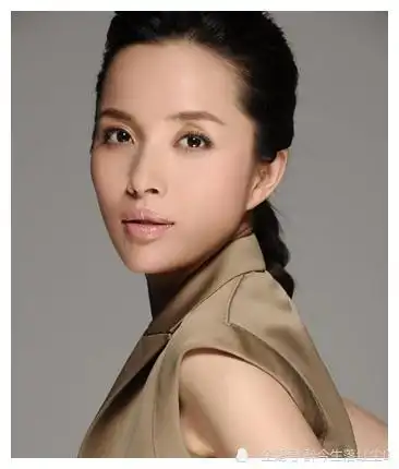 不愿做豪门太太,二婚靳东被宠成公主,演员李佳凭什么?_腾讯新闻