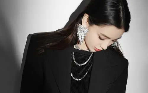 杨颖炫酷时尚写真图片桌面壁纸