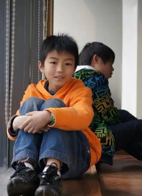 都仿佛在诉说着他和粉丝之间不变的约定——"从开始到未来只为王俊凯"