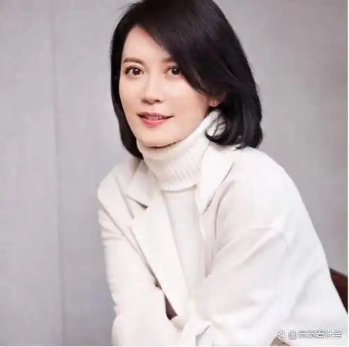 俞飞鸿53岁不嫁人,被问及个人需求时,毫不避讳的回答让人称赞