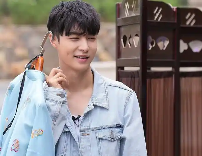 面对嘲讽,张艺兴:你可以嘲笑我,但不能嘲笑努力_吴亦凡_作品_单飞