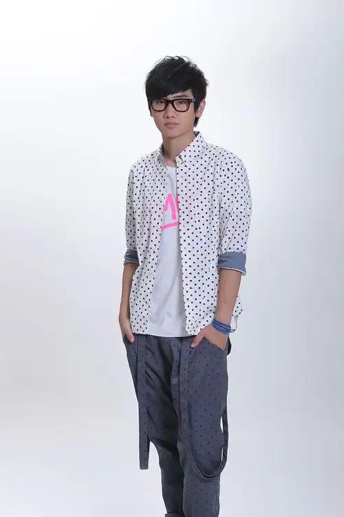 求汪苏泷的照片