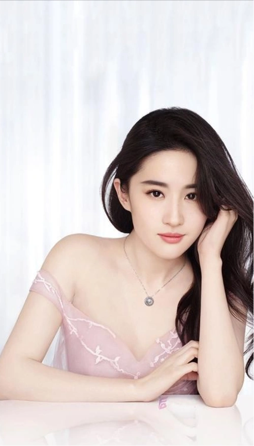 刘亦菲和杨采钰同样打球,差距一目了然,陈金飞也非万能