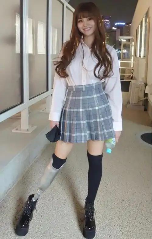 这些女神不一般,逐渐赛博朋克化的义肢模特