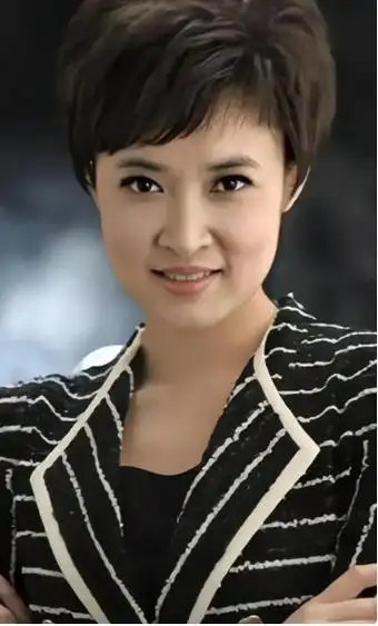 央视主持人桑晨:21岁进央视,工作29年零绯闻,老公身份未公布?