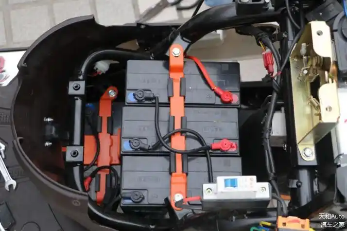 铅酸电瓶会不会起火,两轮车为何转用锂电池,如何预防车辆起火?