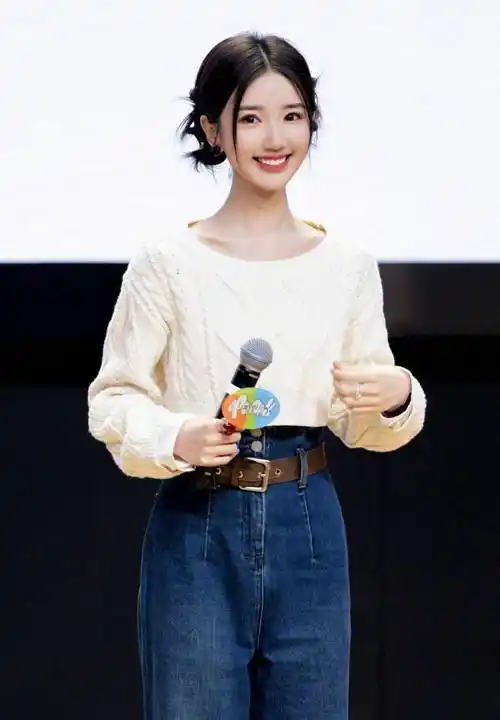 毛晓彤化身真人芭比,甜飒穿搭来袭,小个子也能穿出大气场_造型_下身