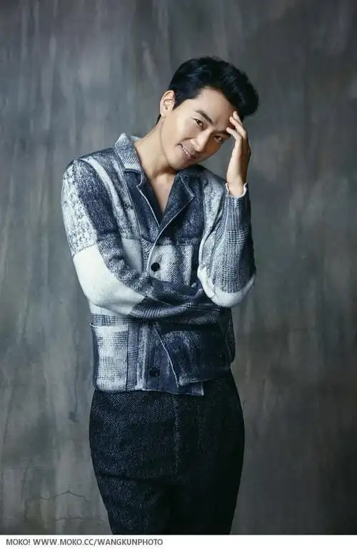 王坤owlstudio作品《宋承宪 想和未来的妻子环游世界》