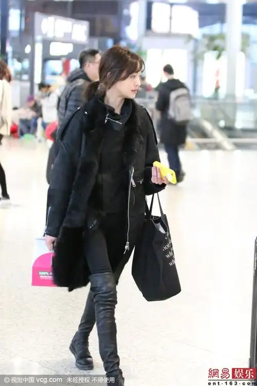 郑爽瘦到没朋友竹竿腿小尖脸大方任拍组图