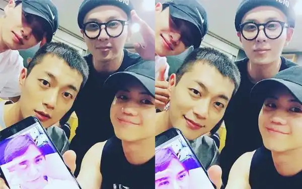 团魂exo成员摸脑袋送灿烈入伍这些组合超有爱