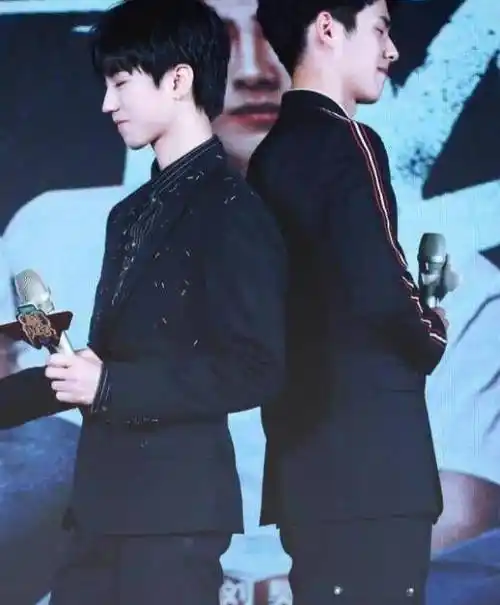 刘昊然,王俊凯和王大陆等人组成了"柬埔寨天团".