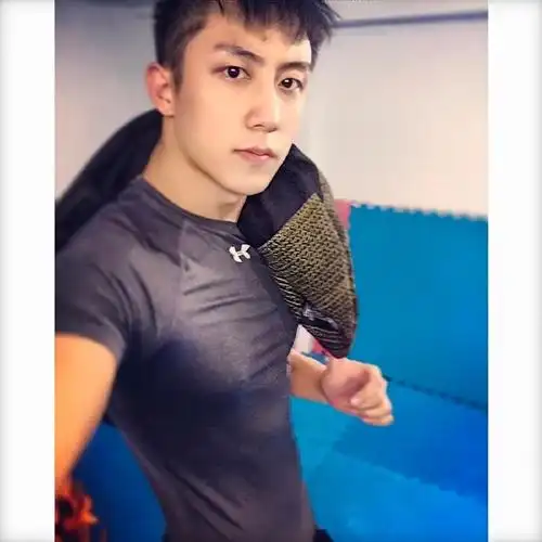 黄景瑜早期模特照##他从火光中走来 男主死了