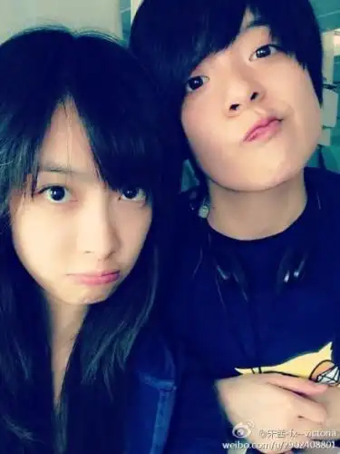 宋茜尼坤合照曝光 盘点女神与异性海量亲密合影照