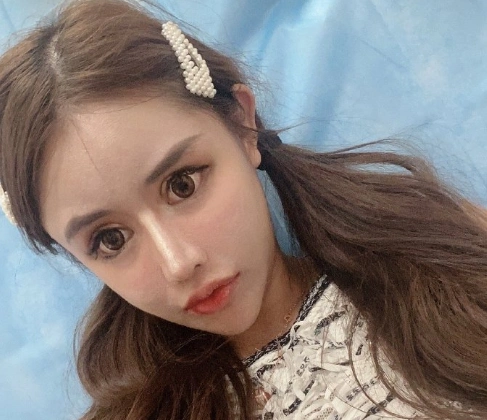 原创13岁开始整容的女网红又放大招!要在脸上打20针玻尿酸