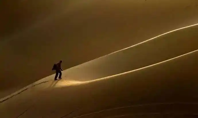 周国平:我们都是孤独的行路人