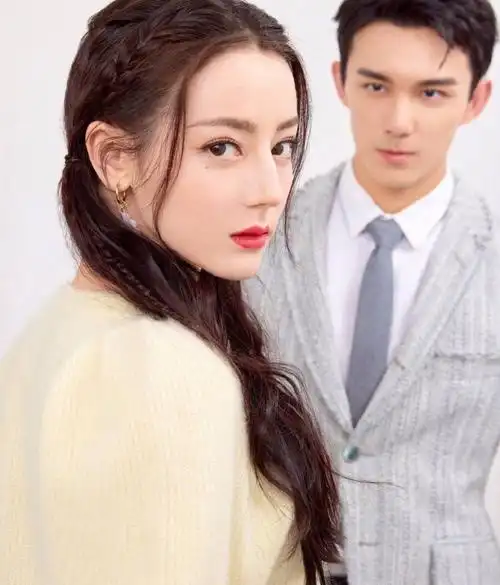 吴磊热巴双人照片,cp感十足,俊男美女养眼