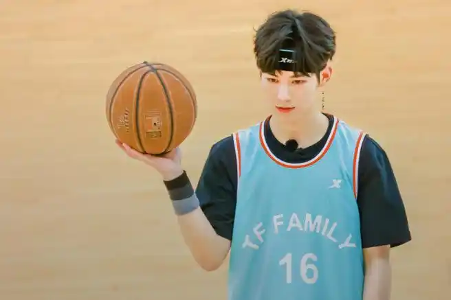 张真源负角度进球