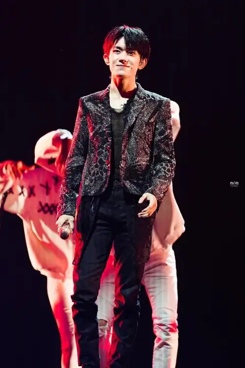 易烊千玺 2019玊尔演唱会