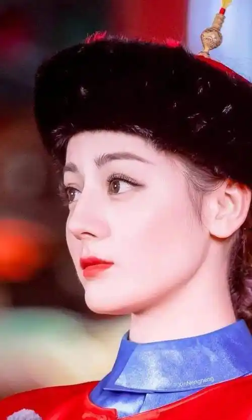 粉丝炸了,迪丽热巴校园素颜美照了解下!_五官_方面_突破