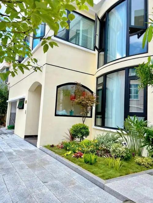 别墅花园入户花镜