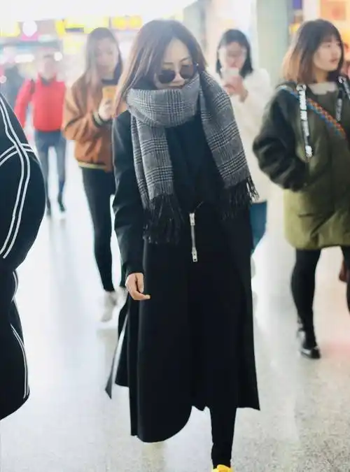 刘惜君记得粉丝剪了头发,歌声更美了,穿衣风格也很有气场