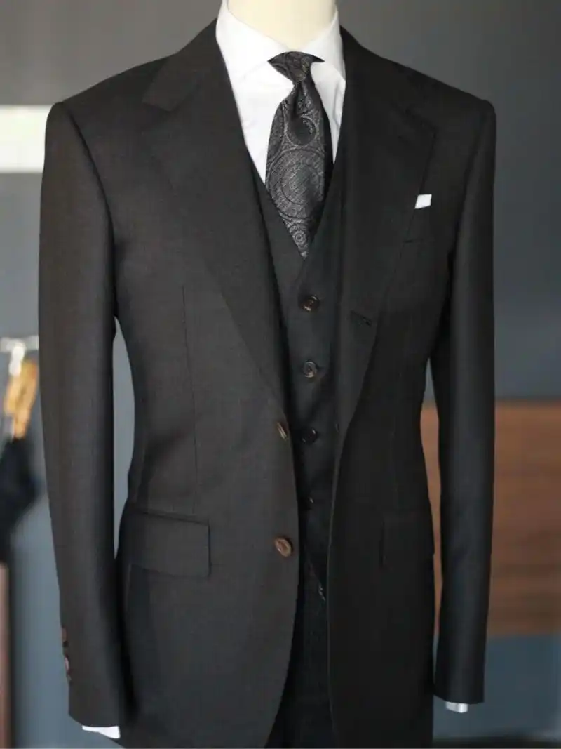 【问答】黑色西装领带搭配方案95 有好些粉丝后台私信问黑色西装