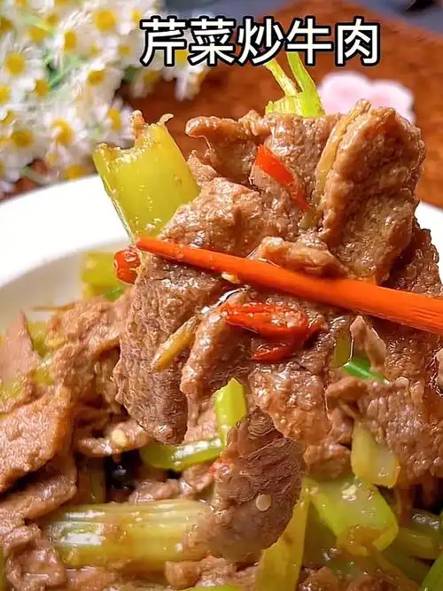 减脂期的经典菜芹菜炒牛肉一定要学会啊