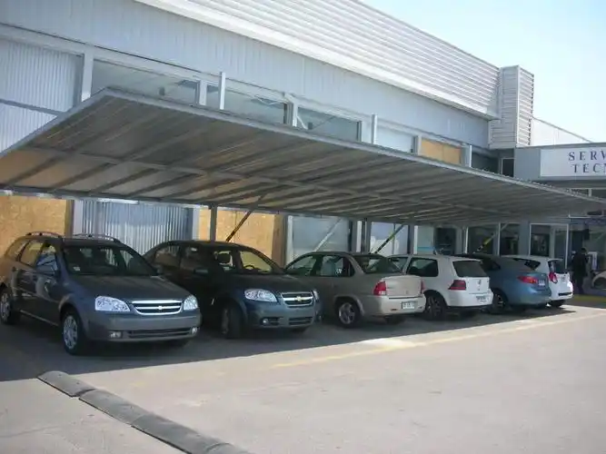 彩钢瓦车棚:彩钢瓦颜色多样,一般常用的颜色有草绿色和象白色,其重量