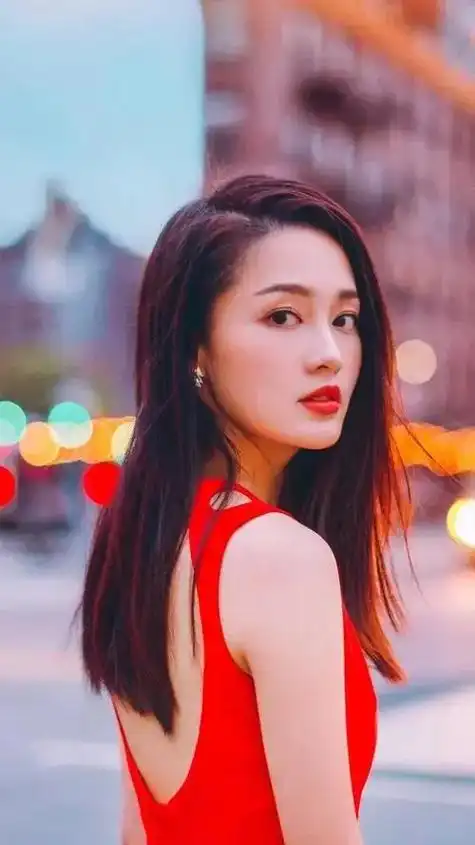 李沁#气质美女#明星图片.最美女星当属她. - 抖音