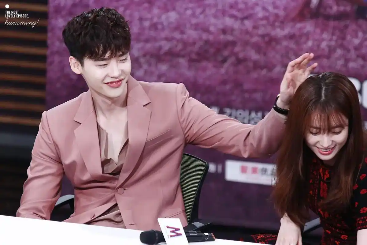 虽然但是,尊重祝福.永远爱#w两个世界 #李钟硕 #韩孝周  - 抖音