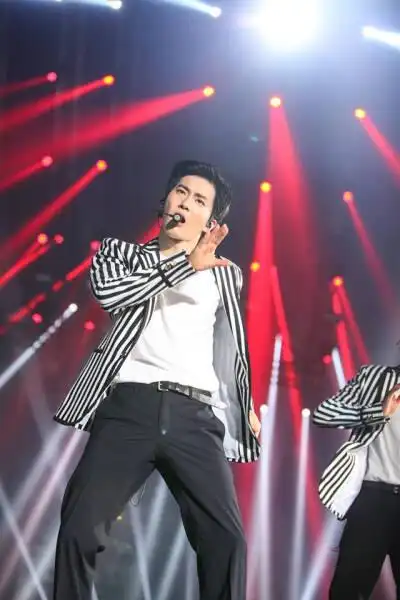 exo 金俊勉 suho 【smture fb更新曼谷演唱会】