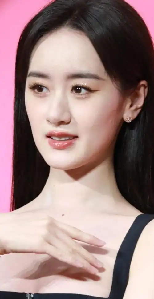 袁冰妍的生图让我明白,这种鼻子只是上镜很美,现实看却很违和