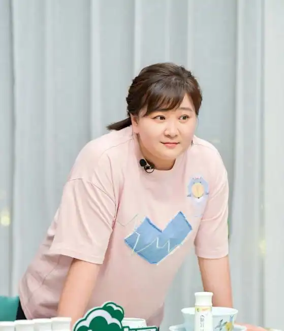 网友曝贾玲减肥是假的,公开露面的是姐姐贾丹,太荒谬了