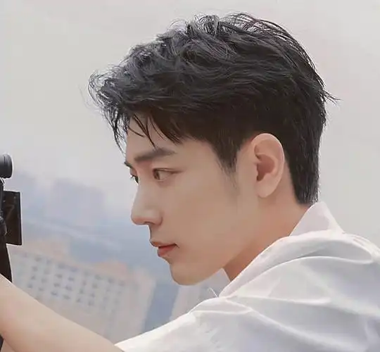 肖战的栏杆是不是有魔法被他一靠 就是一部电影 一个故事 _哔哩哔哩