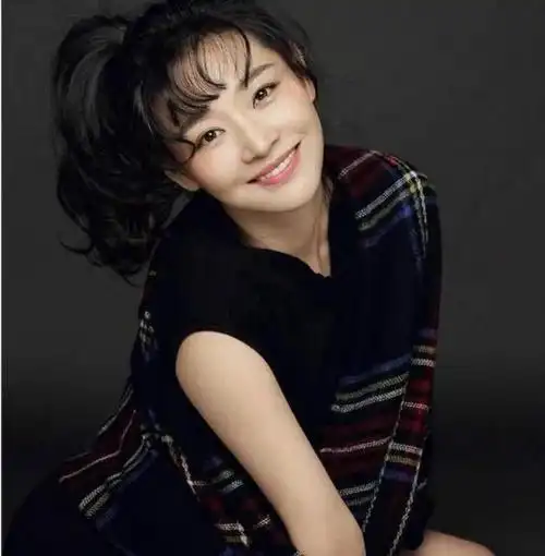 王维维的惊艳美照,身姿窈窕,楚楚动人!__财经头条