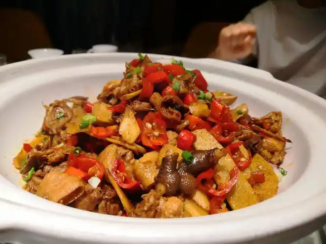 湘菜精髓在小炒,打卡长沙最具烟火气息的著名美食名店-粟厨小炒_湖南